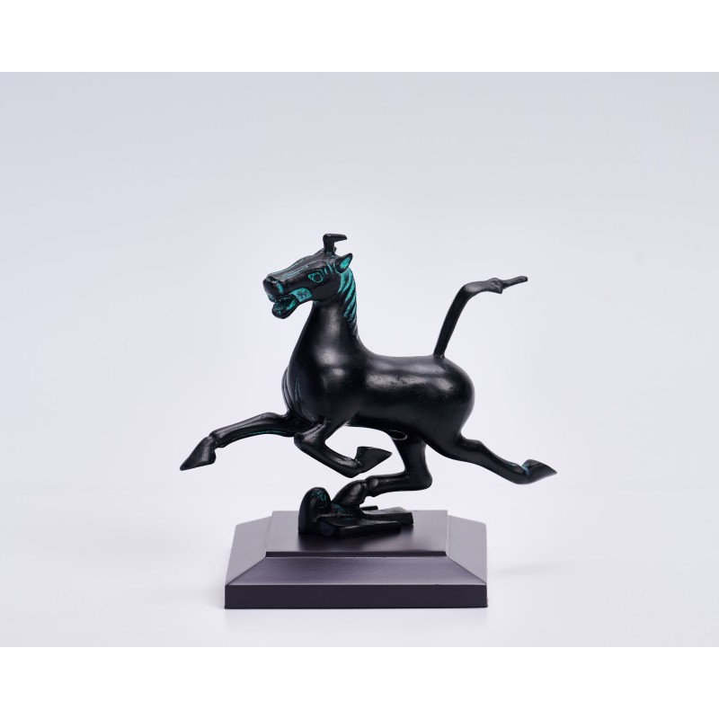 東漢時代馬の像「馬踏飛燕」(青銅製レプリカ) 馬踏飛燕(銅奔馬)